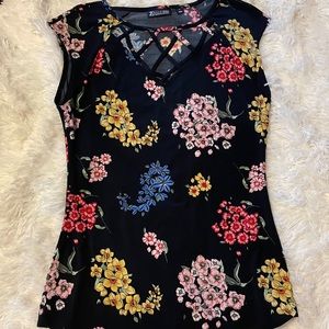 New York and Company Top Size Medium